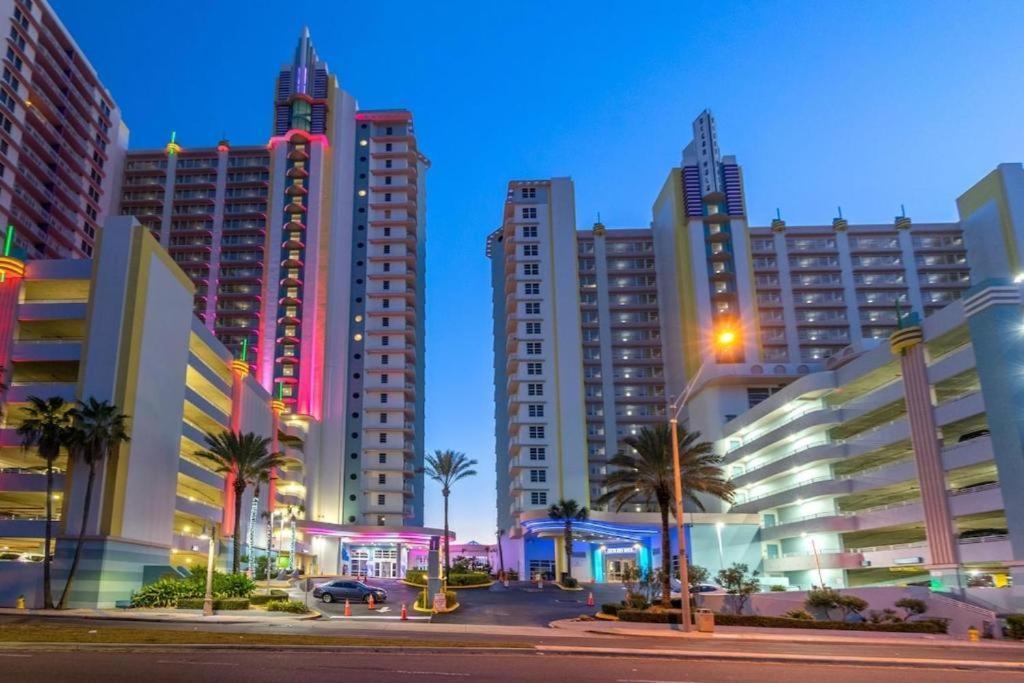 Wyndham Ocean Walk: Deluxe Oceanview Jacuzzi Condo in Daytona Daytona Beach Exterior photo