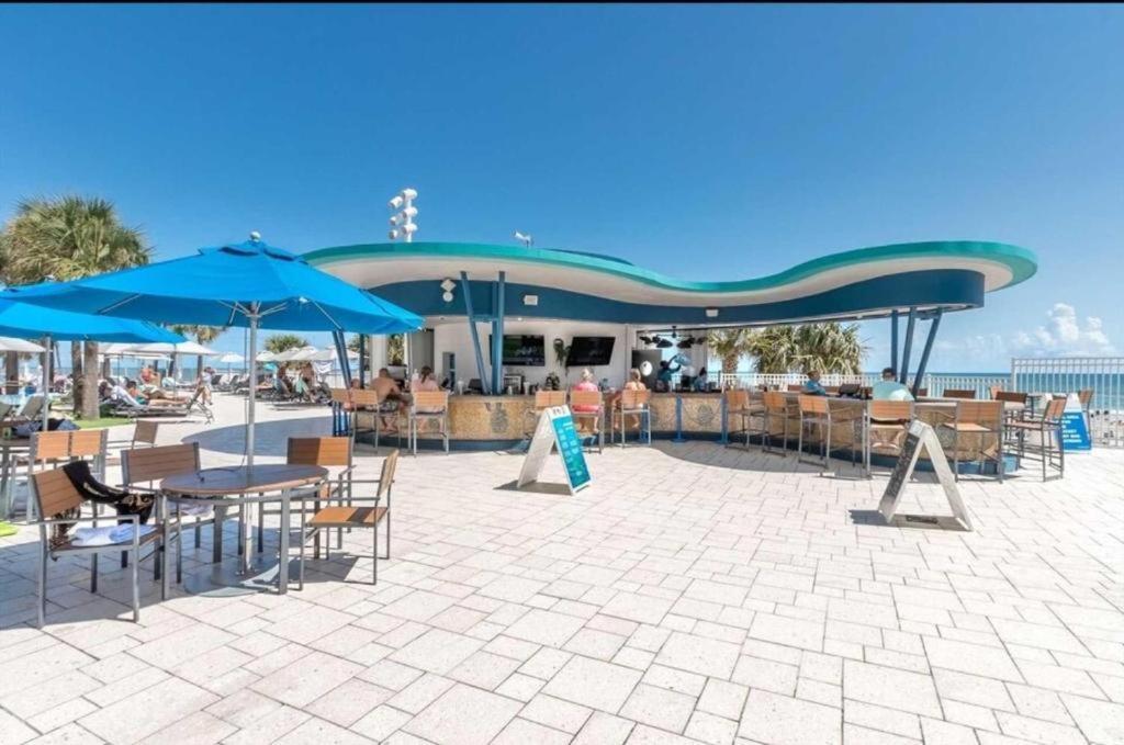 Wyndham Ocean Walk: Deluxe Oceanview Jacuzzi Condo in Daytona Daytona Beach Exterior photo