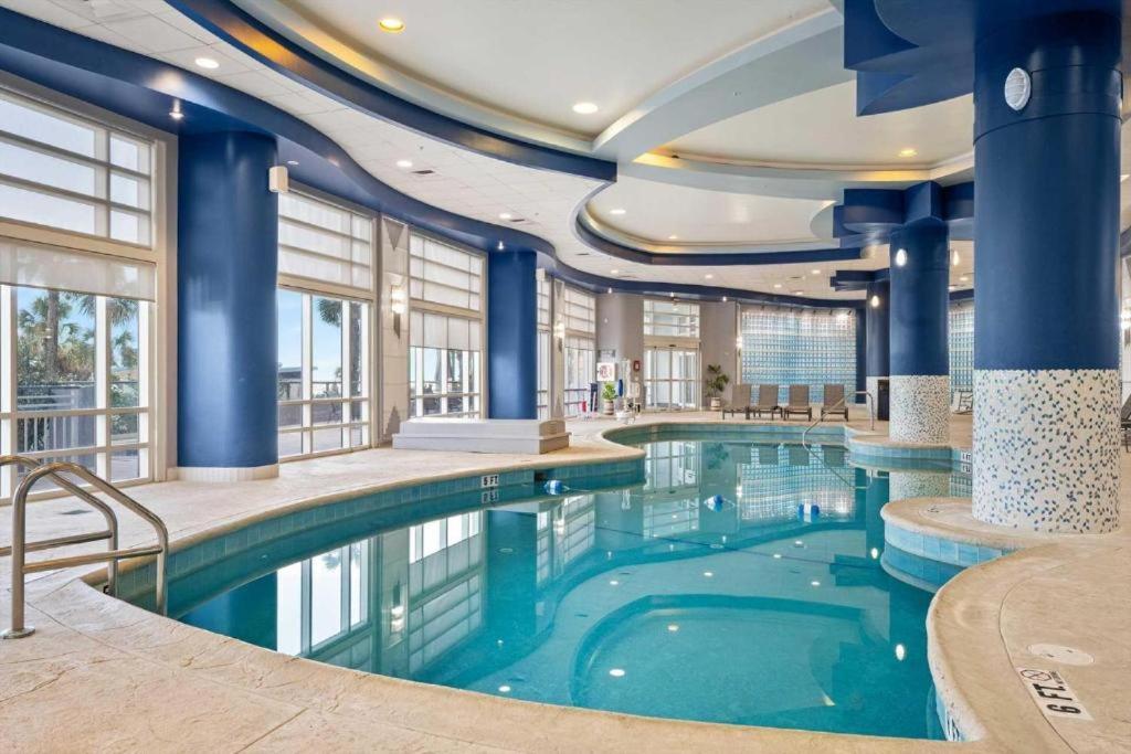 Wyndham Ocean Walk: Deluxe Oceanview Jacuzzi Condo in Daytona Daytona Beach Exterior photo
