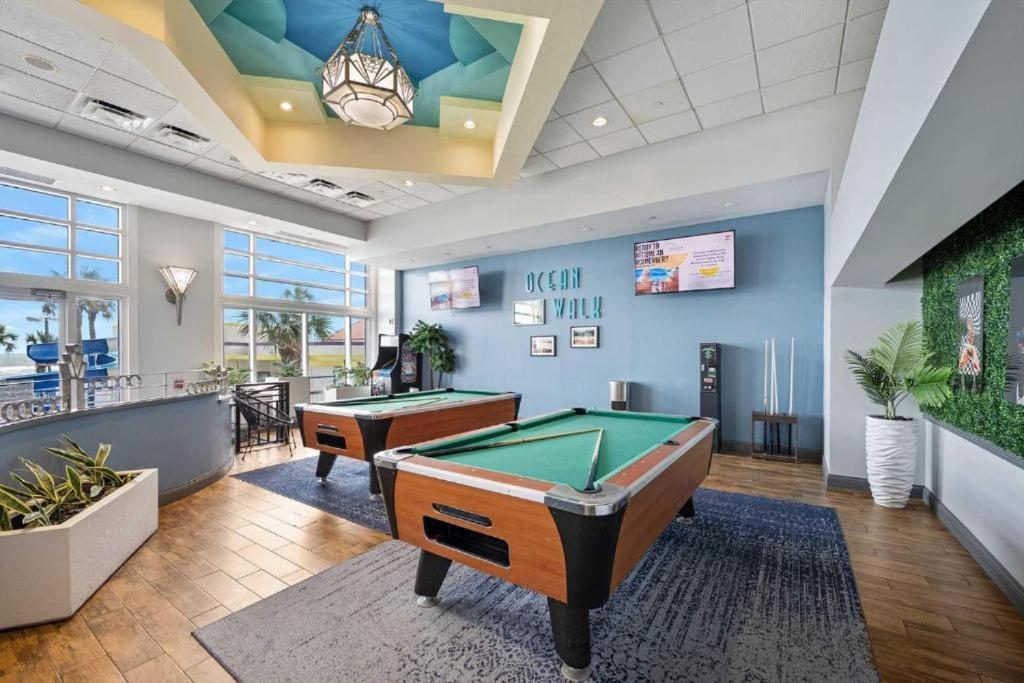 Wyndham Ocean Walk: Deluxe Oceanview Jacuzzi Condo in Daytona Daytona Beach Exterior photo