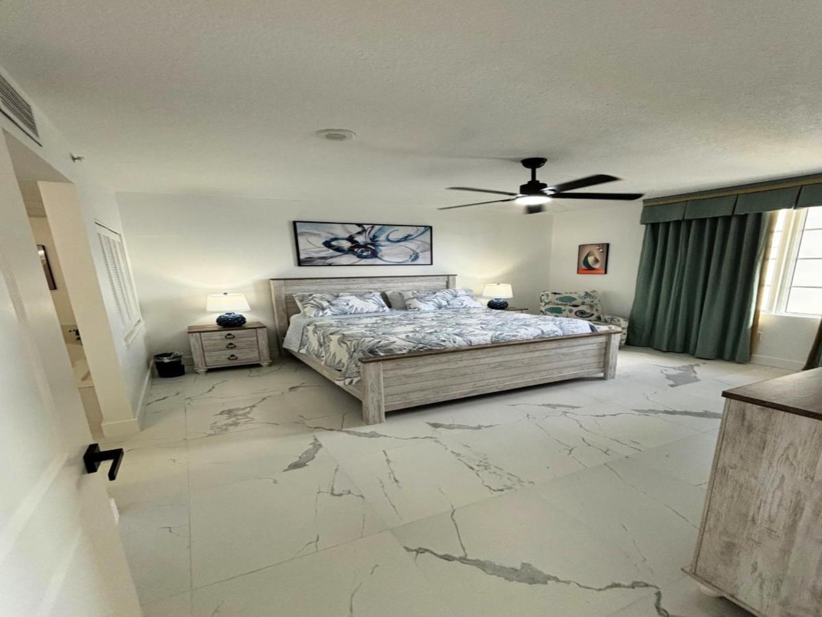 Wyndham Ocean Walk: Deluxe Oceanview Jacuzzi Condo in Daytona Daytona Beach Exterior photo