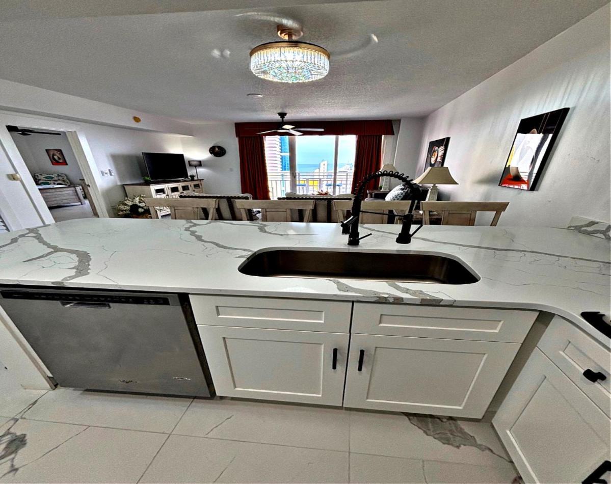 Wyndham Ocean Walk: Deluxe Oceanview Jacuzzi Condo in Daytona Daytona Beach Exterior photo