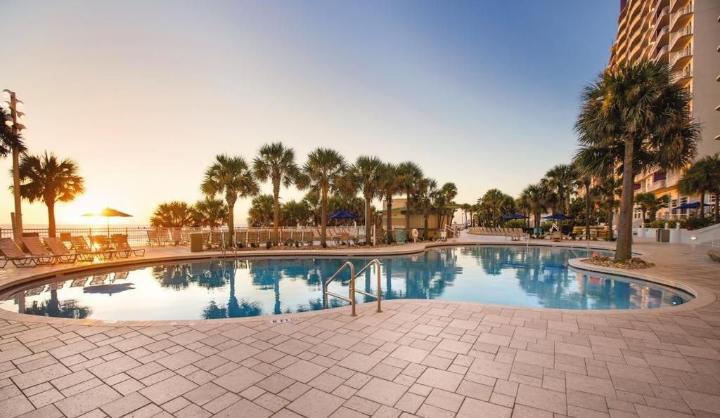 Wyndham Ocean Walk: Deluxe Oceanview Jacuzzi Condo in Daytona Daytona Beach Exterior photo