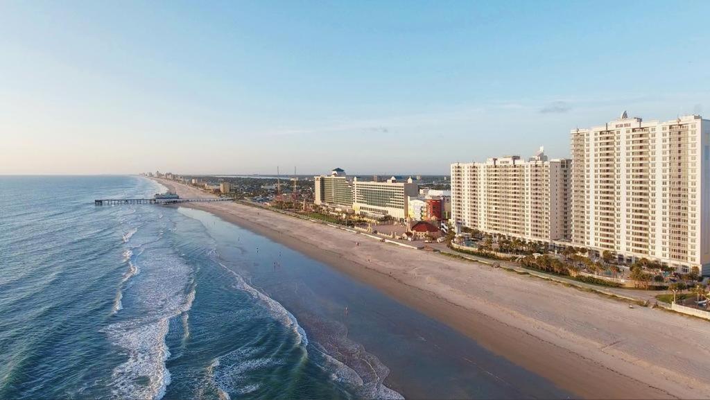Wyndham Ocean Walk: Deluxe Oceanview Jacuzzi Condo in Daytona Daytona Beach Exterior photo